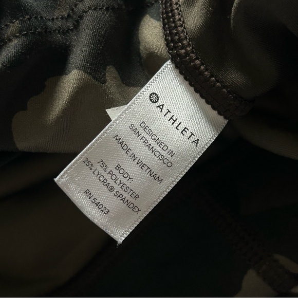 🩷 ATHLETA CAMO CONTENDER 7/8 TIGHT LEGGINGS OLIVE GREEN CAMOUFLAGE SIZE MEDIUM - Picture 9 of 11